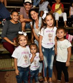 Foto de la galería: Postales de los Carnavales del Río: la noche que el ritmo pudo más que el frío