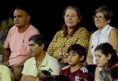 Foto de la galería: Postales de los Carnavales del Río: la noche que el ritmo pudo más que el frío