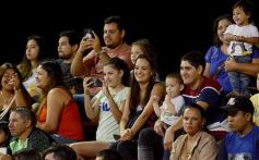 Foto de la galería: Postales de los Carnavales del Río: la noche que el ritmo pudo más que el frío