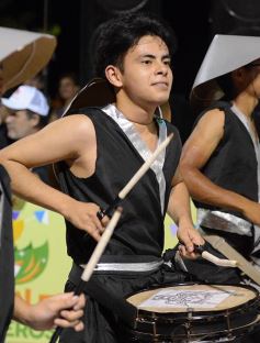 Foto de la galería: Postales de los Carnavales del Río: la noche que el ritmo pudo más que el frío