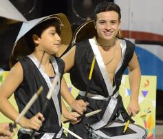 Foto de la galería: Postales de los Carnavales del Río: la noche que el ritmo pudo más que el frío