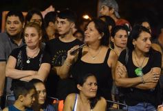 Foto de la galería: Postales de los Carnavales del Río: la noche que el ritmo pudo más que el frío