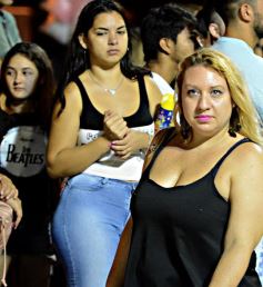 Foto de la galería: Postales de los Carnavales del Río: la noche que el ritmo pudo más que el frío