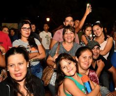 Foto de la galería: Postales de los Carnavales del Río: la noche que el ritmo pudo más que el frío