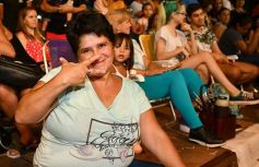 Foto de la galería: Postales de los Carnavales del Río: la noche que el ritmo pudo más que el frío