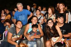 Foto de la galería: Postales de los Carnavales del Río: la noche que el ritmo pudo más que el frío