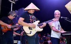 Foto de la galería: Postales de los Carnavales del Río: la noche que el ritmo pudo más que el frío
