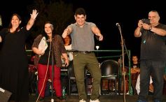 Foto de la galería: Postales de los Carnavales del Río: la noche que el ritmo pudo más que el frío