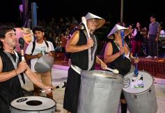 Foto de la galería: Postales de los Carnavales del Río: la noche que el ritmo pudo más que el frío