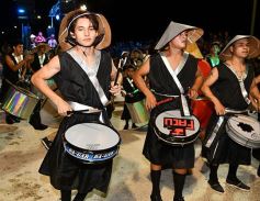 Foto de la galería: Postales de los Carnavales del Río: la noche que el ritmo pudo más que el frío