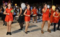 Foto de la galería: Postales de los Carnavales del Río: la noche que el ritmo pudo más que el frío