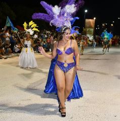 Foto de la galería: Postales de los Carnavales del Río: la noche que el ritmo pudo más que el frío