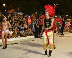 Foto de la galería: Postales de los Carnavales del Río: la noche que el ritmo pudo más que el frío