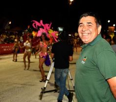 Foto de la galería: Postales de los Carnavales del Río: la noche que el ritmo pudo más que el frío