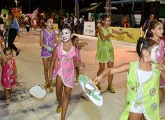 Foto de la galería: Postales de los Carnavales del Río: la noche que el ritmo pudo más que el frío