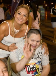 Foto de la galería: Postales de los Carnavales del Río: la noche que el ritmo pudo más que el frío