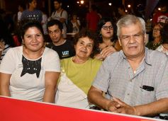 Foto de la galería: Postales de los Carnavales del Río: la noche que el ritmo pudo más que el frío