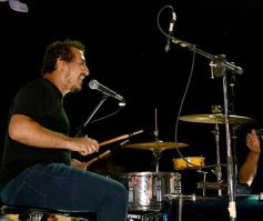 Foto de la galería: Postales de los Carnavales del Río: la noche que el ritmo pudo más que el frío