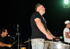 Foto de la galería: Postales de los Carnavales del Río: la noche que el ritmo pudo más que el frío