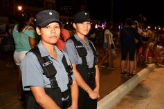 Foto de la galería: Postales de los Carnavales del Río: la noche que el ritmo pudo más que el frío
