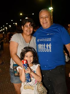 Foto de la galería: Postales de los Carnavales del Río: la noche que el ritmo pudo más que el frío