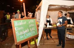 Foto de la galería: Postales de los Carnavales del Río: la noche que el ritmo pudo más que el frío