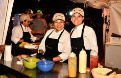 Foto de la galería: Postales de los Carnavales del Río: la noche que el ritmo pudo más que el frío