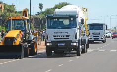 Foto de la galería: Herrera Ahuad encabezó entrega de equipos viales para municipios misioneros