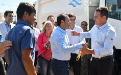 Foto de la galería: Herrera Ahuad encabezó entrega de equipos viales para municipios misioneros