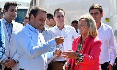 Foto de la galería: Herrera Ahuad encabezó entrega de equipos viales para municipios misioneros