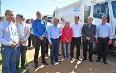 Foto de la galería: Herrera Ahuad encabezó entrega de equipos viales para municipios misioneros