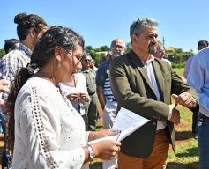 Foto de la galería: Herrera Ahuad encabezó entrega de equipos viales para municipios misioneros