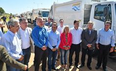 Foto de la galería: Herrera Ahuad encabezó entrega de equipos viales para municipios misioneros