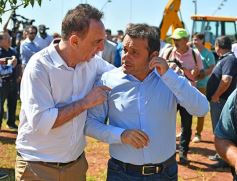 Foto de la galería: Herrera Ahuad encabezó entrega de equipos viales para municipios misioneros