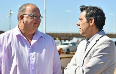 Foto de la galería: Herrera Ahuad encabezó entrega de equipos viales para municipios misioneros