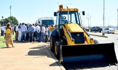 Foto de la galería: Herrera Ahuad encabezó entrega de equipos viales para municipios misioneros