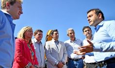 Foto de la galería: Herrera Ahuad encabezó entrega de equipos viales para municipios misioneros