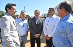 Foto de la galería: Herrera Ahuad encabezó entrega de equipos viales para municipios misioneros