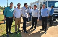 Foto de la galería: Herrera Ahuad encabezó entrega de equipos viales para municipios misioneros