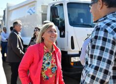 Foto de la galería: Herrera Ahuad encabezó entrega de equipos viales para municipios misioneros