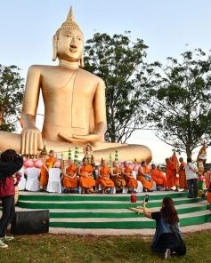 Foto de la galería: La comunidad laosiana festejó sus cuatro décadas en Misiones con la inauguración del Buda gigante