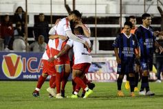 Foto de la galería: Guaraní, líder de la Zona 7 del Regional Amateur