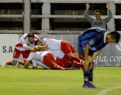 Foto de la galería: Guaraní, líder de la Zona 7 del Regional Amateur