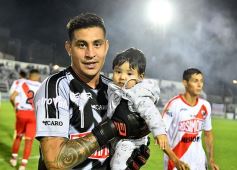 Foto de la galería: Guaraní, líder de la Zona 7 del Regional Amateur