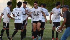 Foto de la galería: El Decano derrotó a Sporting y se mantiene en la pelea