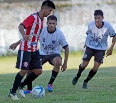 Foto de la galería: El Decano derrotó a Sporting y se mantiene en la pelea
