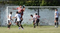 Foto de la galería: El Decano derrotó a Sporting y se mantiene en la pelea