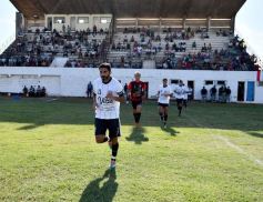 Foto de la galería: El Decano derrotó a Sporting y se mantiene en la pelea