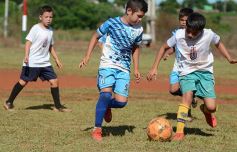 Foto de la galería: La Isla de Santa Helena vibró con torneo de fútbol infantil