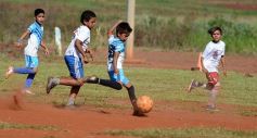 Foto de la galería: La Isla de Santa Helena vibró con torneo de fútbol infantil